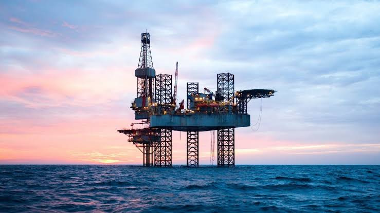 Offshore oil and gas platform and support vessel served by specialist equipment procurement