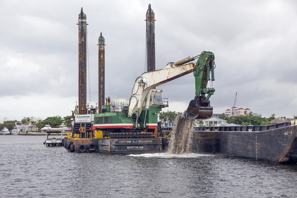 Floating dredge pipeline on a reclamation site